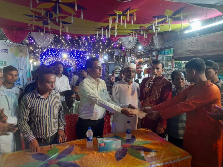 বাবুগঞ্জে পূজা মন্ডপ পরিদর্শ অর্থ সহায়তা গণধিকার প‌রিষ‌দের