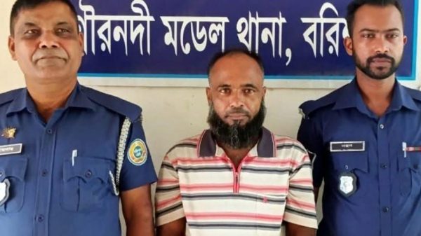 ডাকাতি মামলার আসামী মুন্সিগঞ্জ থেকে গ্রেফতার।