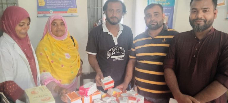 হরিনাকুন্ডুর ২নং জোড়াদহ ইউনিয়নের ২টি স্বাস্থ্যকেন্দ্রে সরকারি ওষুধ প্রদান।