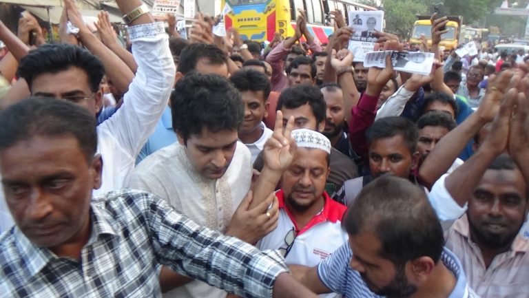 মাগুরা আড়পাড়া বাজারে ধানের শীষের প্রচারণা ও লিফলেট বিতরণ