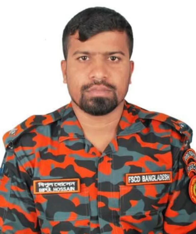 প্রেসিডেন্ট পদকে ভূষিত গৌরনদী ফায়ার সার্ভিসের বিপুল