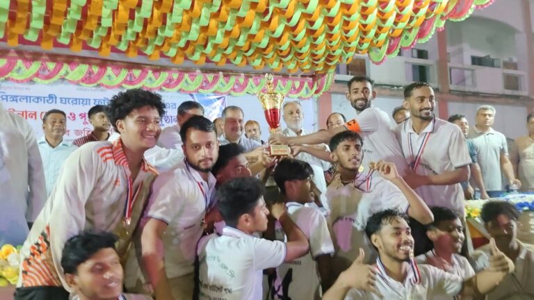 গৌরনদীতে রাত্রিকালীন পিঙ্গলাকাঠি ঘরোয়া ফুটবল টুর্নামেন্টের ফাইনাল খেলা অনুষ্ঠিত