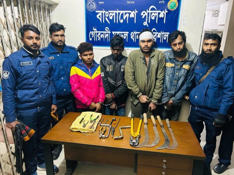 গৌরনদীতে চার ডাকাত সদস্য গ্রেপ্তার, আদালতের মাধ্যমে জেলহাজতে প্রেরণ